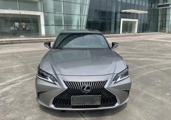 策略联盟 16万入手21年雷克萨斯ES，省油又豪华，值不值？