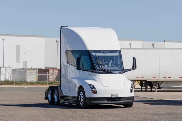 普患配资 特斯拉推进Semi电动卡车商用，多家物流公司完成测试