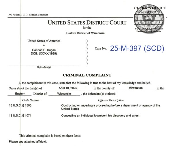 竹演配资 美国上演罕见一幕：FBI冲进法院拘捕法官 涉特朗普移民执法冲突